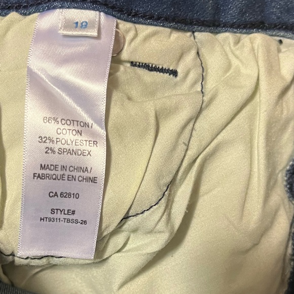 Women’s stretch cropped jeans. NWT Size 18 - Picture 3 of 5